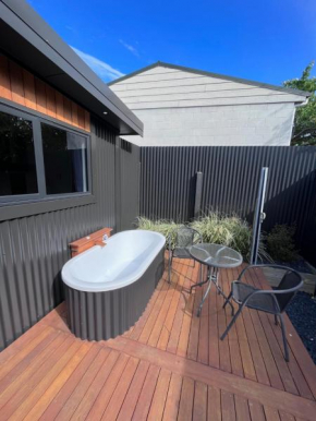 Cosy Apartment with Outdoor Private Bath for 2